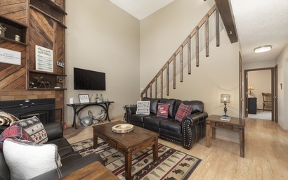 874 Kinnikinnick Rd 2