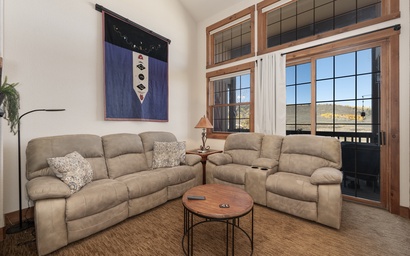 Kicking Horse Palomino 7-302 2