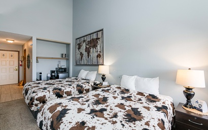 645 Silvercreek Inn Room