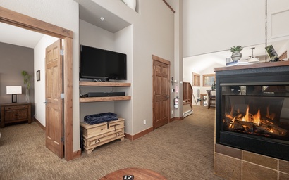 Kicking Horse Palomino 7-302 3