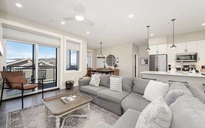 Hideaway Station E #202