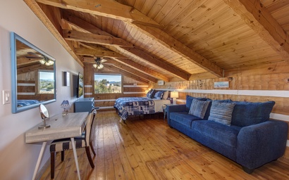 Mountain Grace Lake Retreat 10