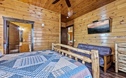 The Majestic Pine Retreat 9