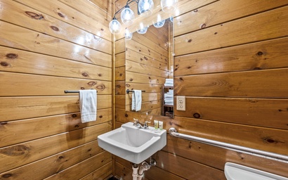 The Majestic Pine Retreat 10