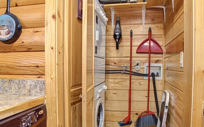 Giddy Up Cabin 8