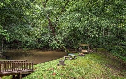 Friendly Bear Cabin 1 3
