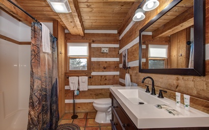 Mountain Grace Lake Retreat 9