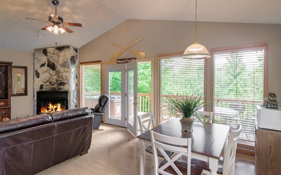 Cozy Bear Hideaway 9