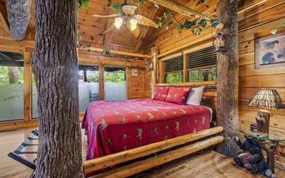 Gatlinburg Enchanted Treehouse 6