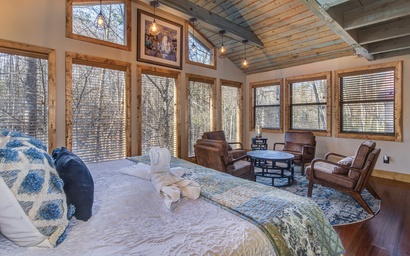 Cricket Hollow Lodge 9