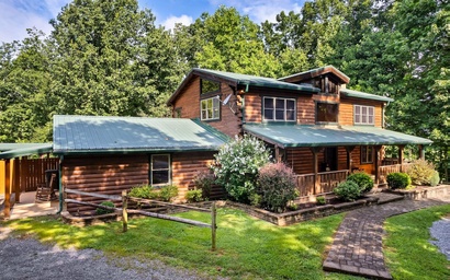 Eagles Perch Pool Cabin 3