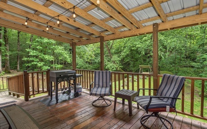 Friendly Bear Cabin 1 7