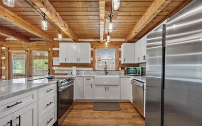 Mountain Grace Lake Retreat 7