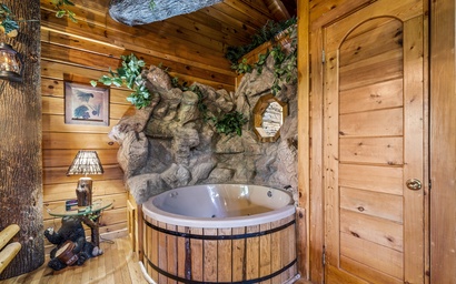 Gatlinburg Enchanted Treehouse 4