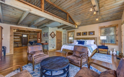 Cricket Hollow Lodge 8