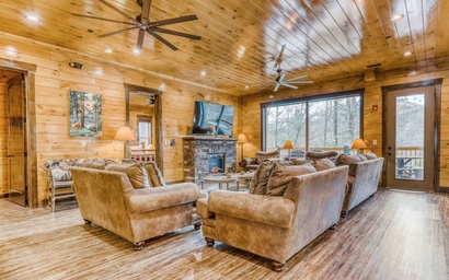 The Great Dogwood Manor 7