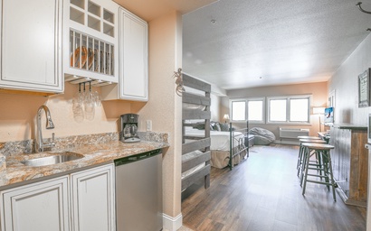 Gateway Lodge 5073 15