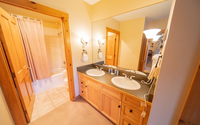 Dakota Lodge 8518 16