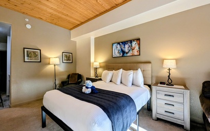 Gateway Lodge 5008 8