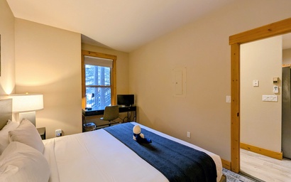 Trappers Crossing 8769 18