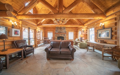 Wolf Rock Home 82 70