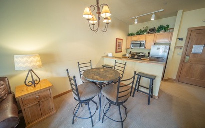 Arapahoe Lodge 8116 7