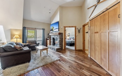 Dakota Lodge 8530 10