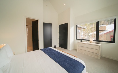 Wolf Rock Home 82 31