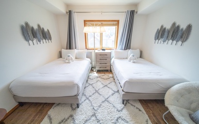 Gateway Lodge 5074 20