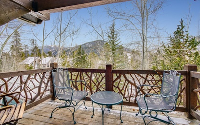 Cabin in the Pines 4 7