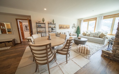 Gateway Lodge 5074 3