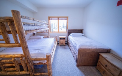 Gateway Lodge 5096 24