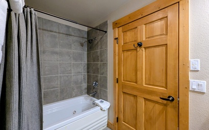 Trappers Crossing 8769 19