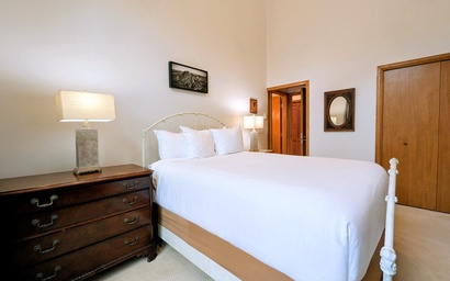 Chateaux DuMont 2702 47