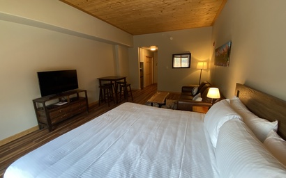 Gateway Lodge 5003 4