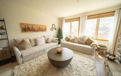 Gateway Lodge 5074 10