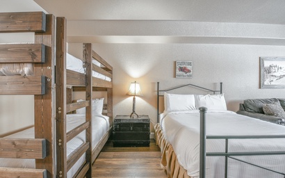 Gateway Lodge 5073 8