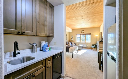 Gateway Lodge 5008 3