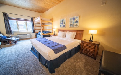 Gateway Lodge 5002 6