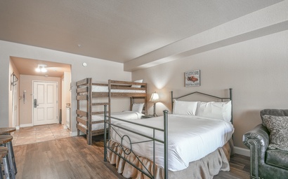 Gateway Lodge 5073 6