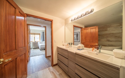 Gateway Lodge 5074 22