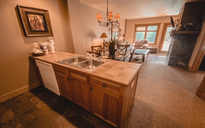 Red Hawk Lodge 2210 8