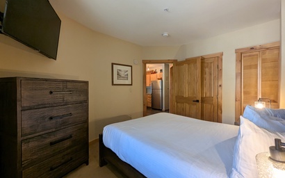 Dakota Lodge 8451 18