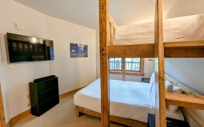 Expedition Station 8607 LIST 16