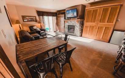 Red Hawk Lodge 2222 6