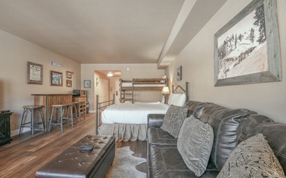 Gateway Lodge 5073 5