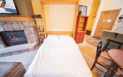 Arapahoe Lodge 8105 7