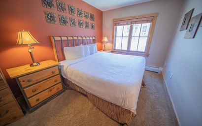 Expedition Station 8589 12