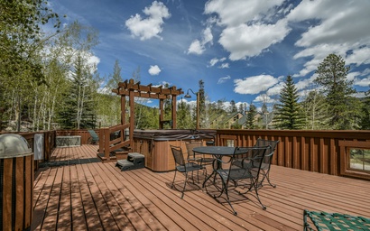 Cabin in the Pines 4 40