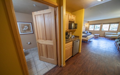 Gateway Lodge 5027 7